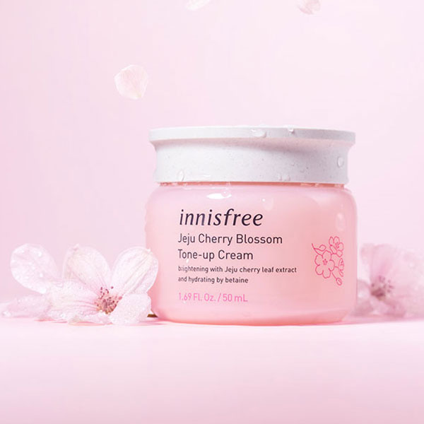 Kem dưỡng nâng tone chiết xuất anh đào Innisfree